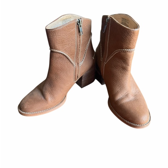 UGG Shoes - UGG Annie Brown Ankle Booties Size 7